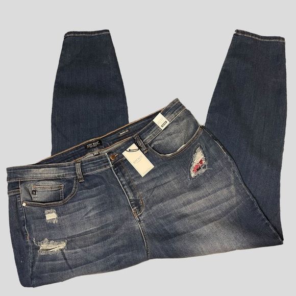Judy Blue Denim - NWT Women’s Judy Blue Skinny Fit Distressed Jeans. Size 24W